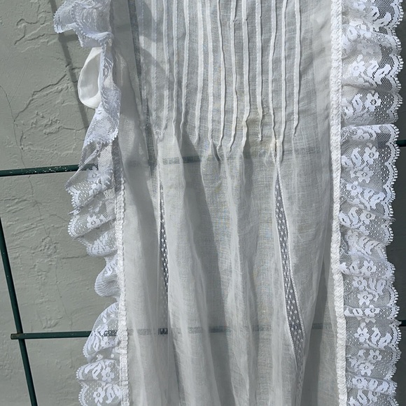 Handmade Lace Apron - Picture 3 of 6